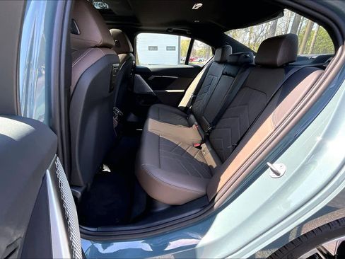 Certified 2025 BMW 530i image 21