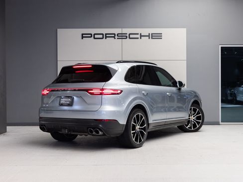 Certified 2023 Porsche Cayenne AWD/4WD image 7