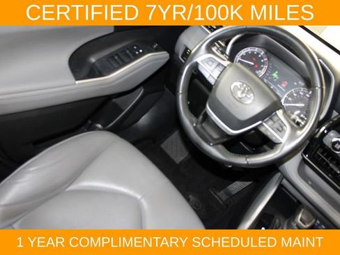 Used 2022 Toyota Highlander XLE FWD image 15