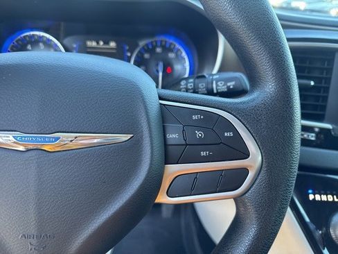 Used 2021 Chrysler Voyager L image 21