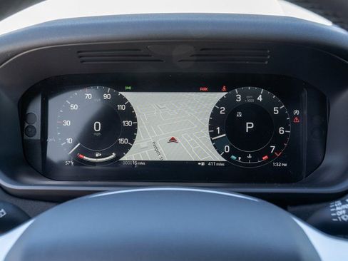 Used 2025 Land Rover Discovery S image 14