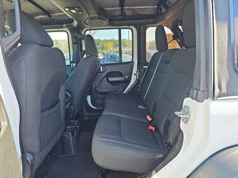 Used 2018 Jeep Wrangler Unlimited Sport S image 19