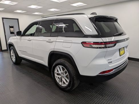 Used 2024 Jeep Grand Cherokee Laredo X image 6