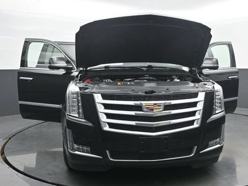 Used 2018 Cadillac Escalade ESV 4WD image 54