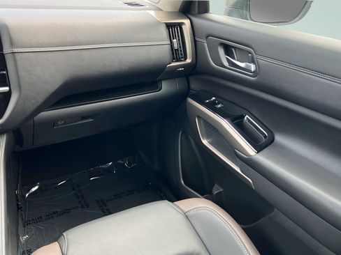 Used 2022 Nissan Pathfinder Platinum w/ Cargo Package FWD image 13