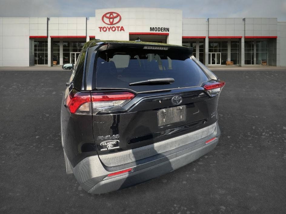 Used 2020 Toyota RAV4 XLE w/ Convenience Package AWD/4WD image 18