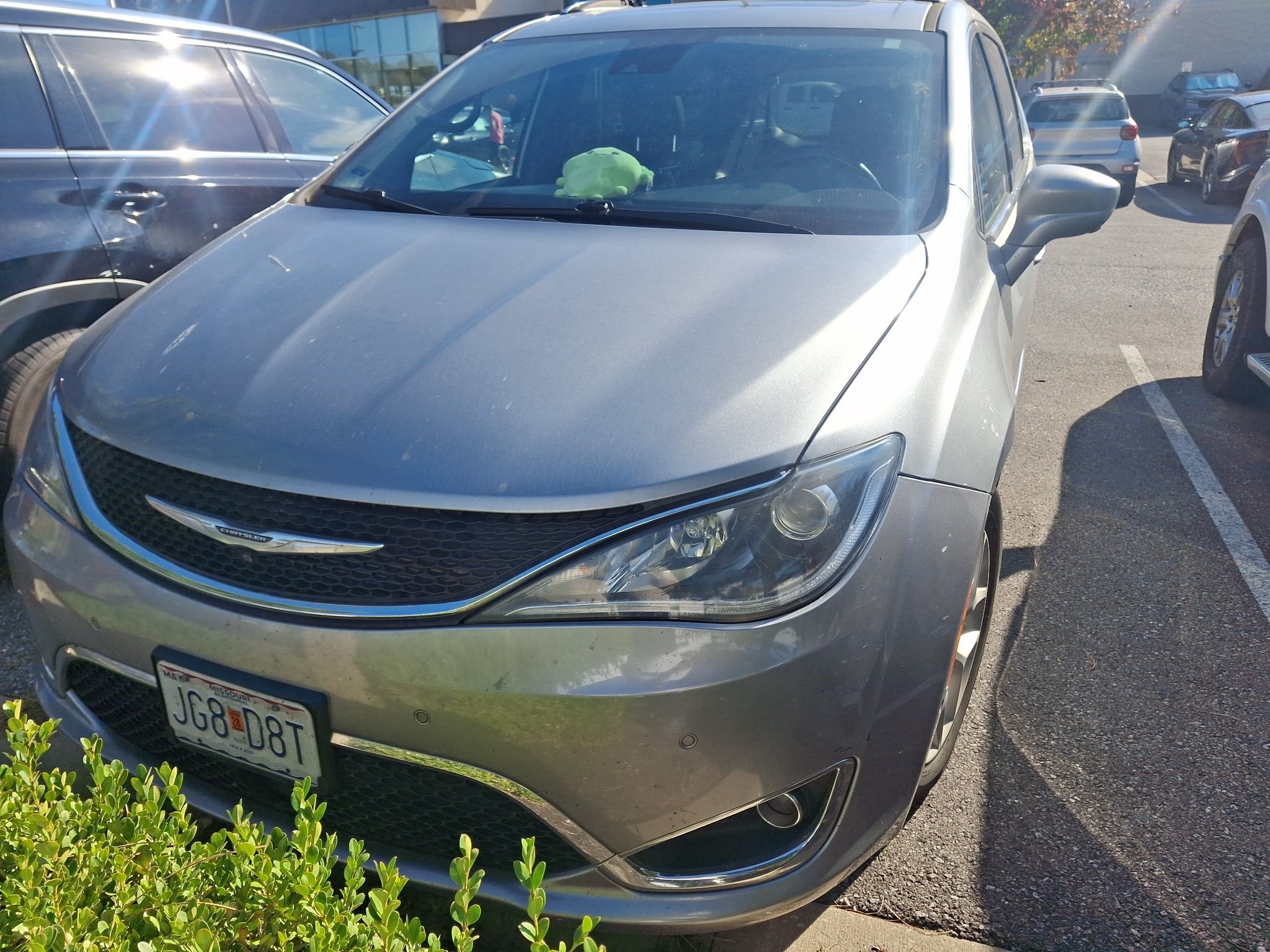 Used 2020 Chrysler Pacifica Touring-L FWD image 1