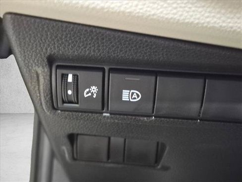 Used 2025 Toyota Corolla Cross L FWD image 15
