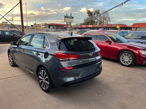 Used 2018 Hyundai Elantra GT FWD image 5