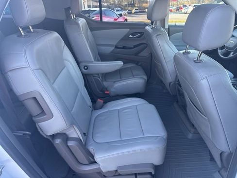 Used 2018 Chevrolet Traverse LT image 12