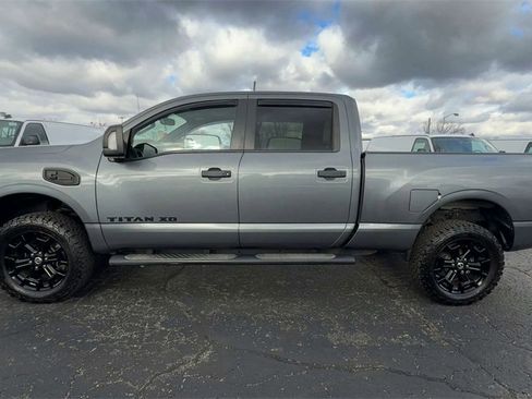 Used 2019 Nissan Titan SL w/ Midnight Edition image 5