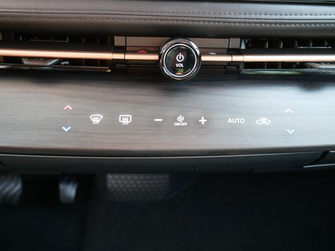 Certified 2024 Nissan Ariya AWD image 32