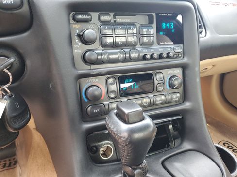 Used 2004 Chevrolet Corvette Coupe image 19