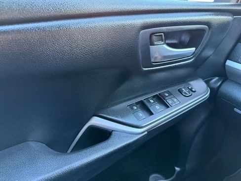 Used 2017 Toyota Camry SE image 21
