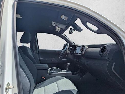 Used 2020 Toyota Tacoma TRD Sport w/ Technology Package image 16