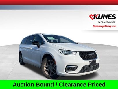 Used 2024 Chrysler Pacifica Touring-L