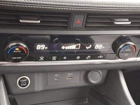 Used 2023 Nissan Rogue SV image 47