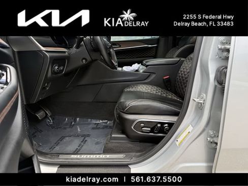 Used 2021 Jeep Grand Cherokee L Summit w/ Luxury Tech Group V AWD/4WD image 18