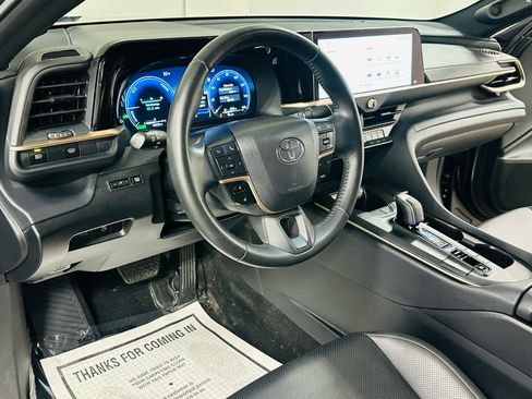 Certified 2023 Toyota Crown AWD/4WD image 10