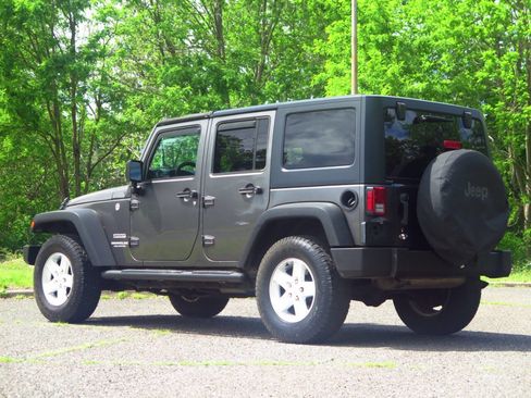 Used 2017 Jeep Wrangler Unlimited Sport w/ Quick Order Package 24S AWD/4WD image 3
