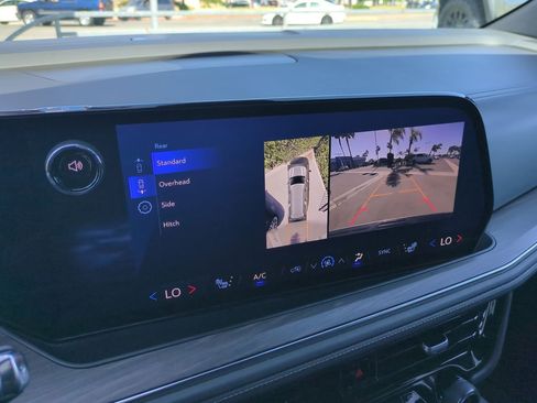 Certified 2025 Chevrolet Suburban Z71 AWD/4WD image 15