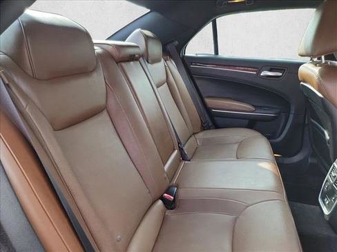 Used 2018 Chrysler 300 Limited RWD image 13
