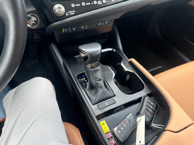 Used 2024 Lexus ES 350 w/ Premium Package FWD image 19