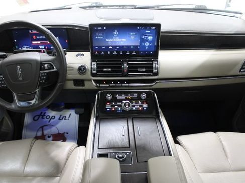 Used 2022 Lincoln Navigator L Reserve AWD/4WD image 2