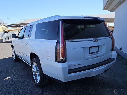 Used 2020 Cadillac Escalade ESV Premium Luxury AWD/4WD image 3