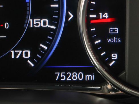Used 2022 GMC Acadia SLT w/ Technology Package FWD image 16