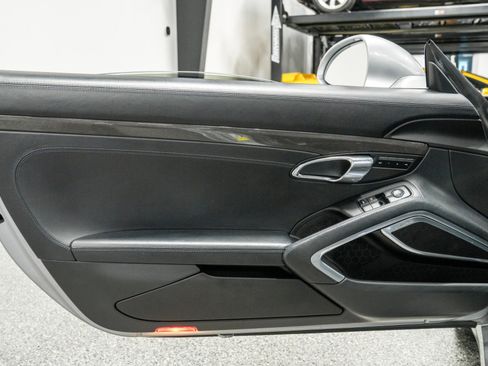 Used 2016 Porsche 911 Turbo S image 36