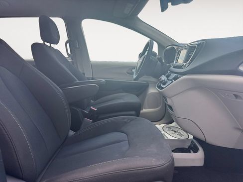 Used 2023 Chrysler Voyager LX FWD image 15