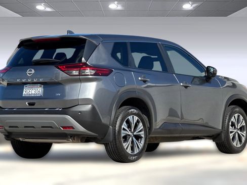Used 2023 Nissan Rogue SV image 3