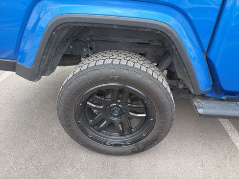 Used 2021 Jeep Gladiator Sport image 21