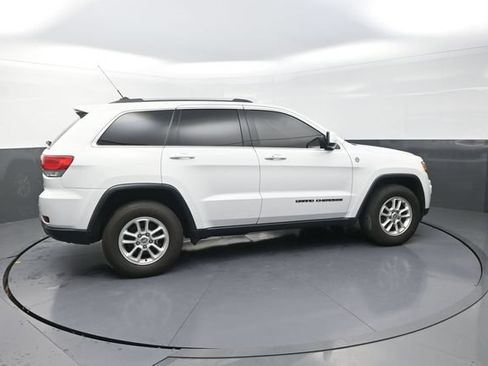 Used 2019 Jeep Grand Cherokee Laredo AWD/4WD image 18