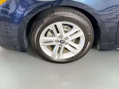 Used 2022 Toyota Corolla SE w/ SE Preferred Package FWD image 4