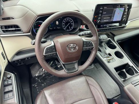 Certified 2021 Toyota Sienna Platinum image 17