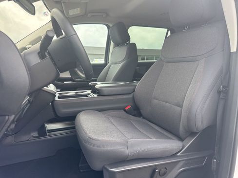 Used 2025 Ford Expedition Active AWD/4WD image 34