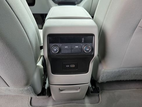 Used 2020 GMC Acadia SLE image 11