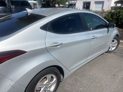 Used 2015 Hyundai Elantra SE FWD image 9