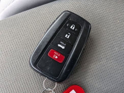 Used 2022 Toyota Corolla LE w/ LE Convenience Package FWD image 25