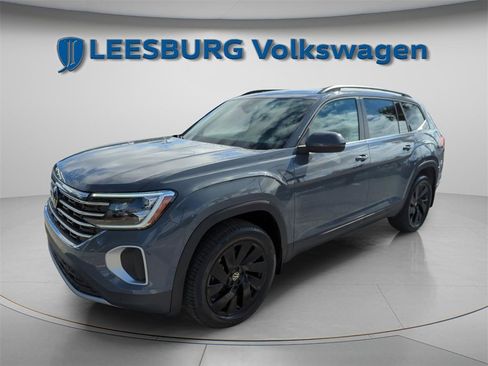 New 2026 Volkswagen Atlas SE image 3