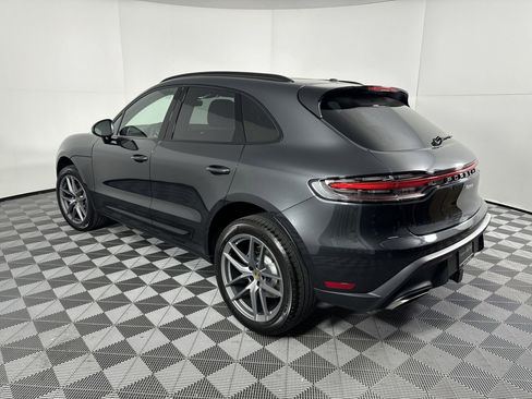 Certified 2025 Porsche Macan image 3