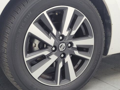 Used 2021 Nissan Versa SV FWD image 31