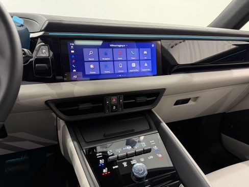 New 2026 Porsche Macan 4 Electric image 37