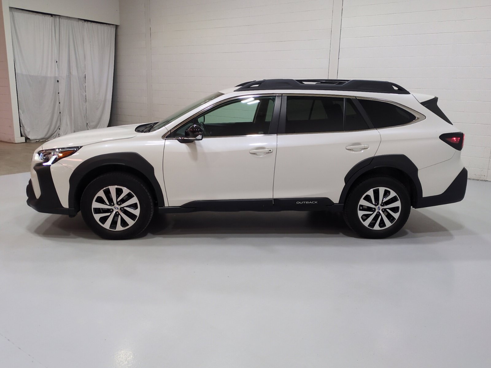 Used 2024 Subaru Outback Premium AWD/4WD image 6