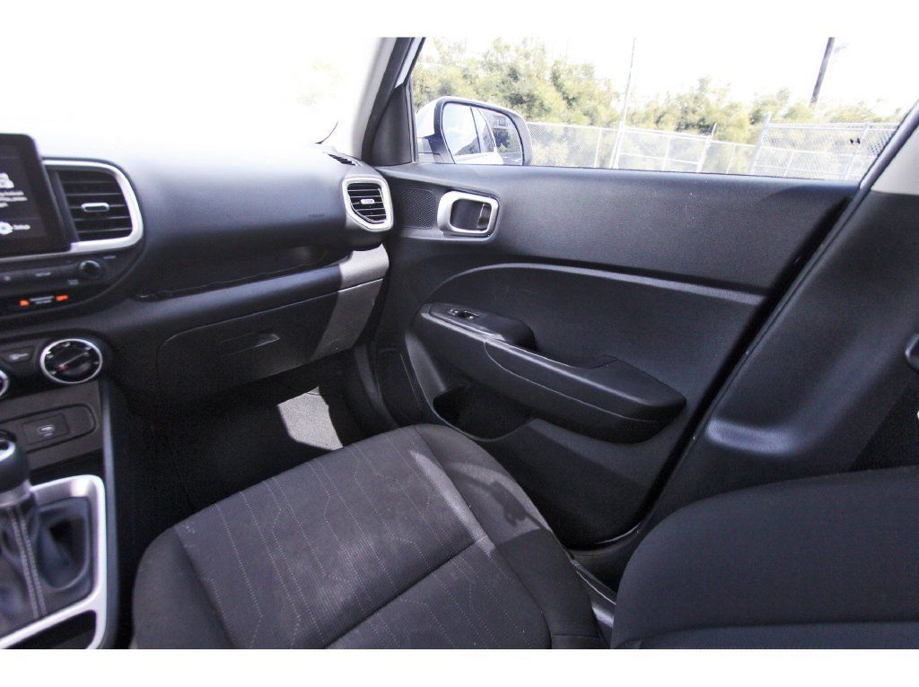 Used 2021 Hyundai Venue SE FWD image 10