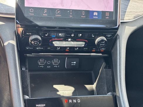 Used 2021 Jeep Grand Cherokee L Limited w/ Luxury Tech Group II image 19