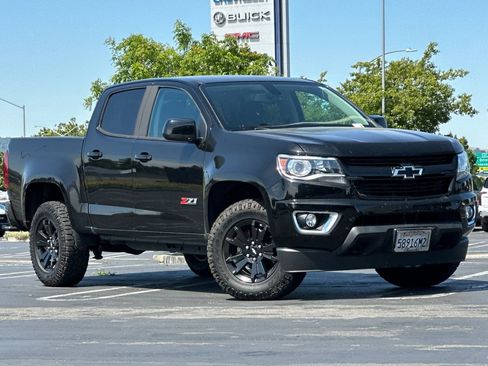 Used 2018 Chevrolet Colorado Z71 w/ Z71 Midnight Edition AWD/4WD image 2