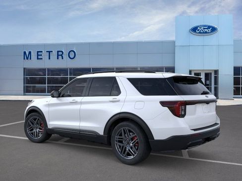 New 2026 Ford Explorer ST-Line w/ ST-Line Street Pack AWD/4WD image 5
